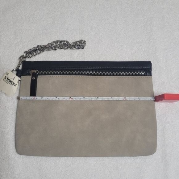 Express Chain Wristlet - Picture 3 of 4